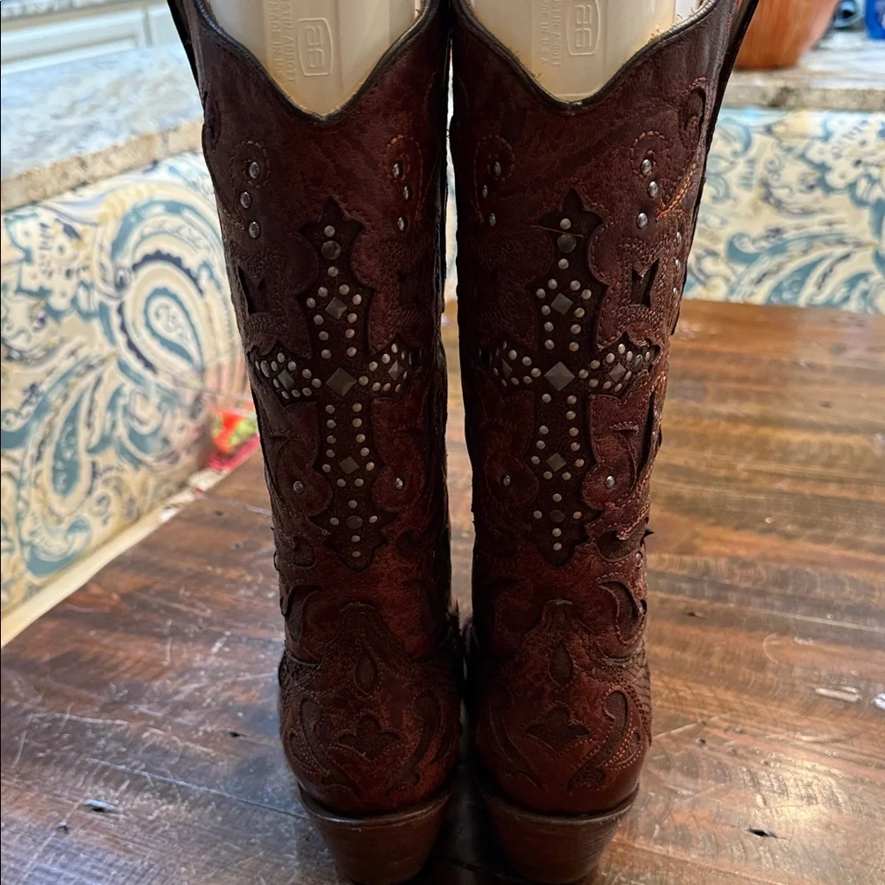 Corral Vintage Brown Western Cowboy Boots with Cross Design - Picture 3 of 8